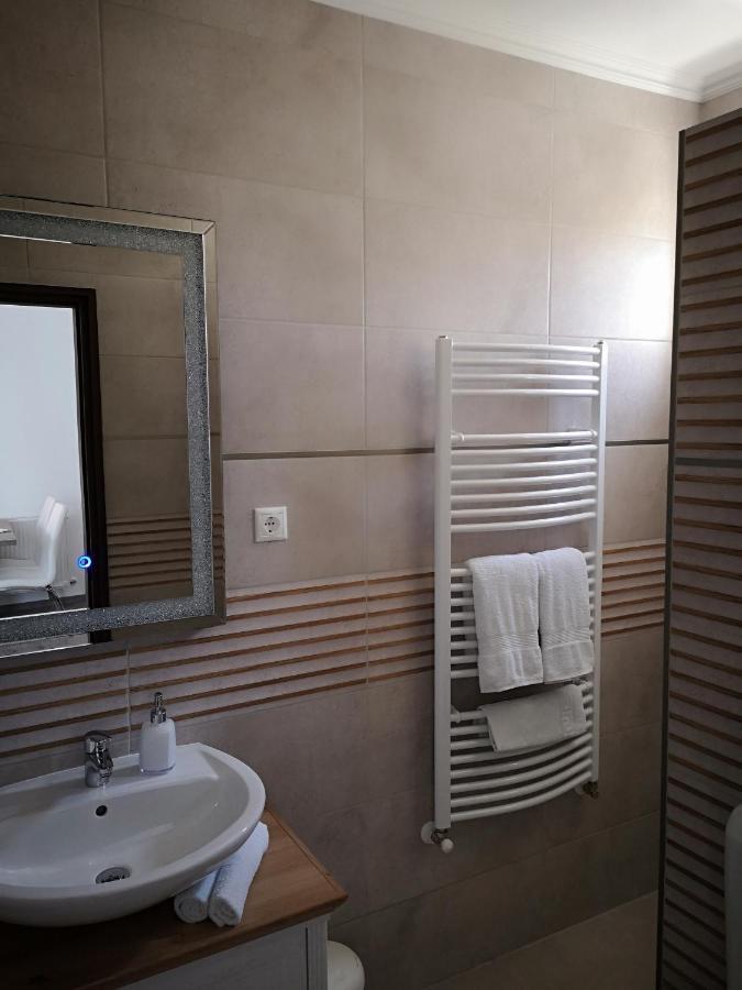 Szabo Vendeghaz Hotel วิลานี ภายนอก รูปภาพ