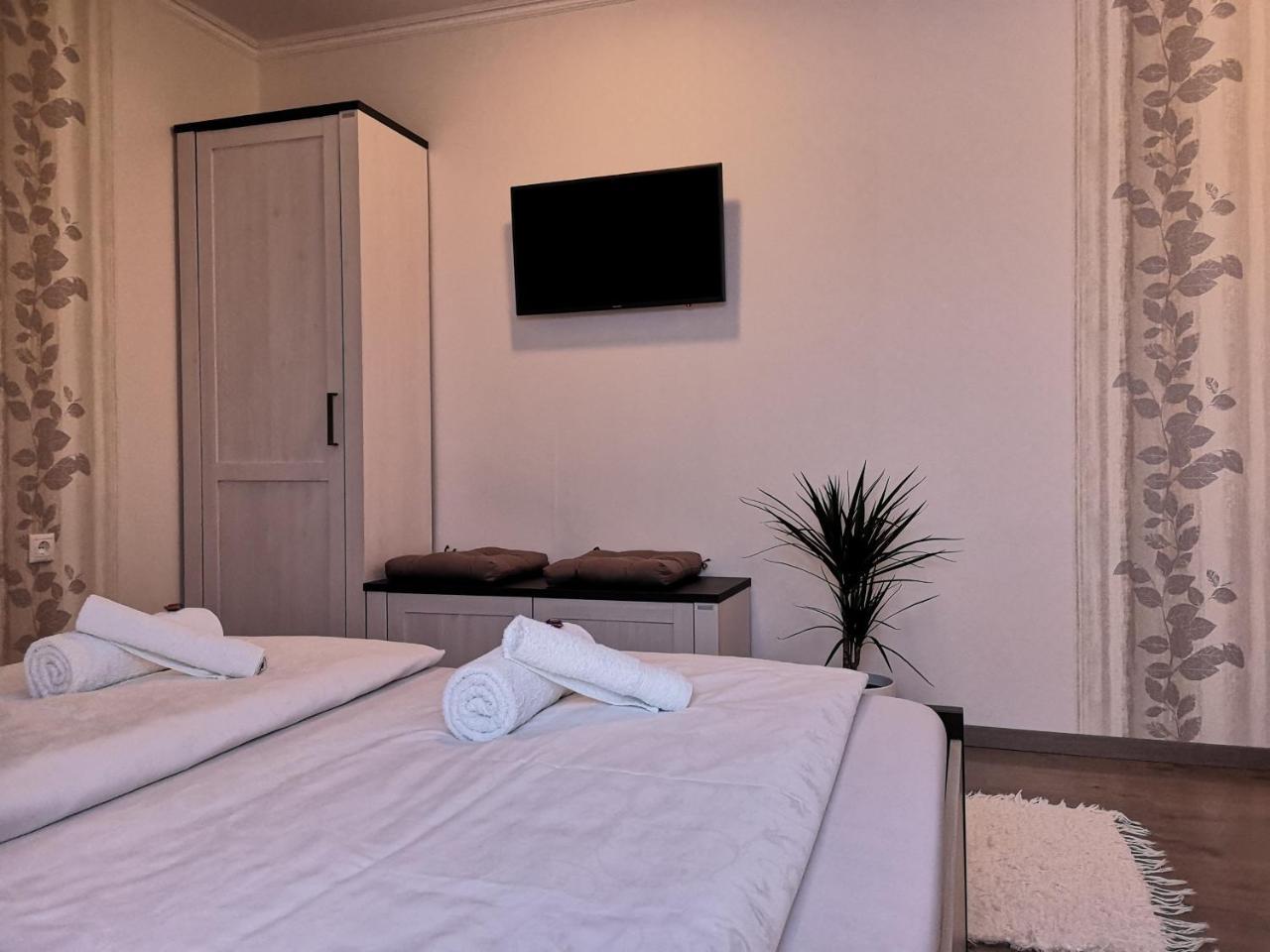 Szabo Vendeghaz Hotel วิลานี ภายนอก รูปภาพ